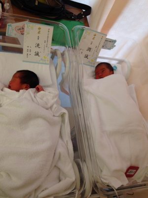 5月に双子が産まれました